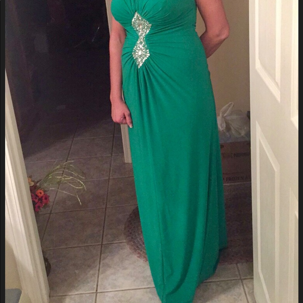Long Formal - Picture 6 of 7